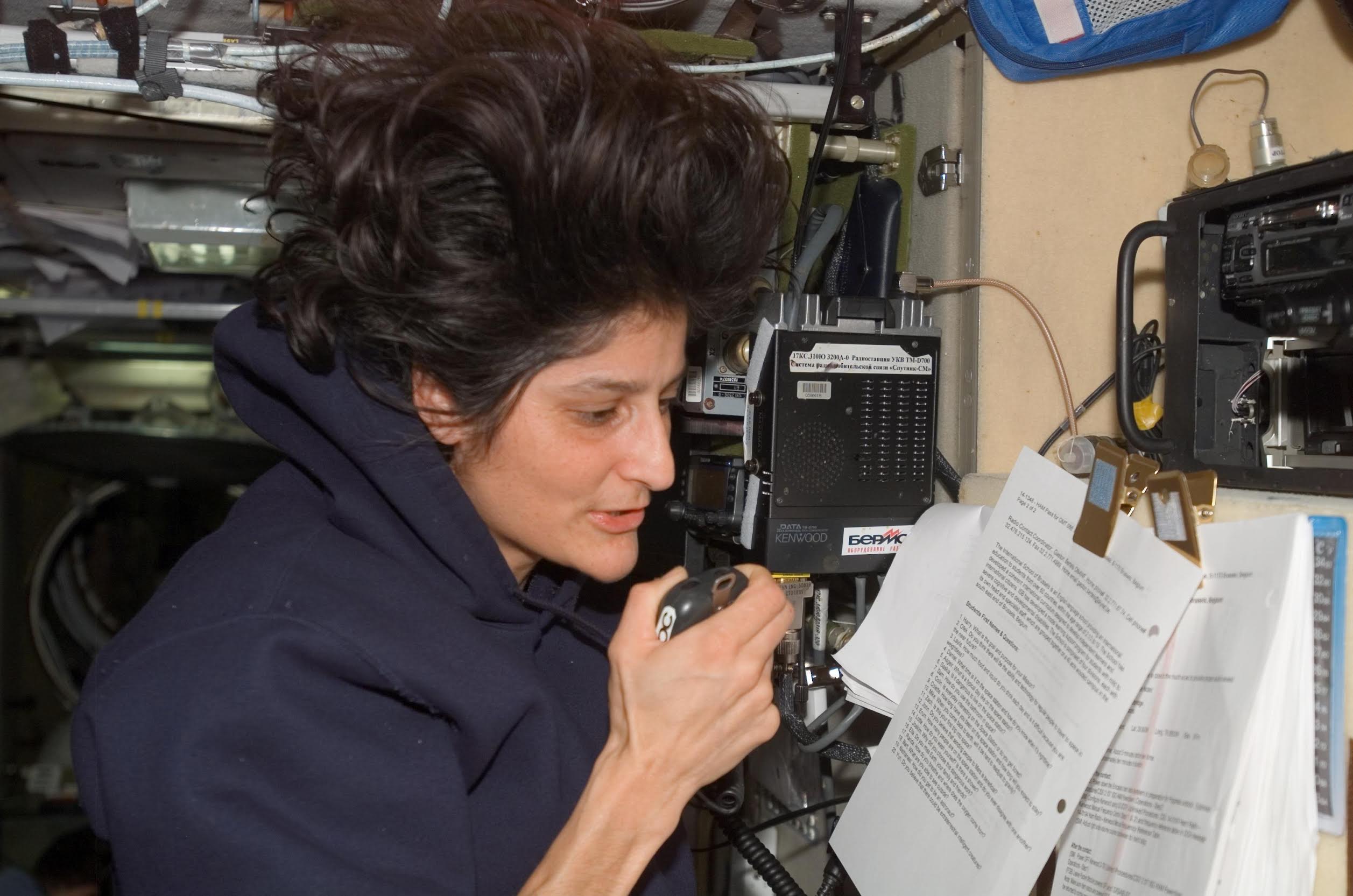 ?Flight Engineer Sunita Williams Talks with Students from the Zvezda Service Module ?Flight Engineer Sunita Williams Talks with Students from the Zvezda Service Module